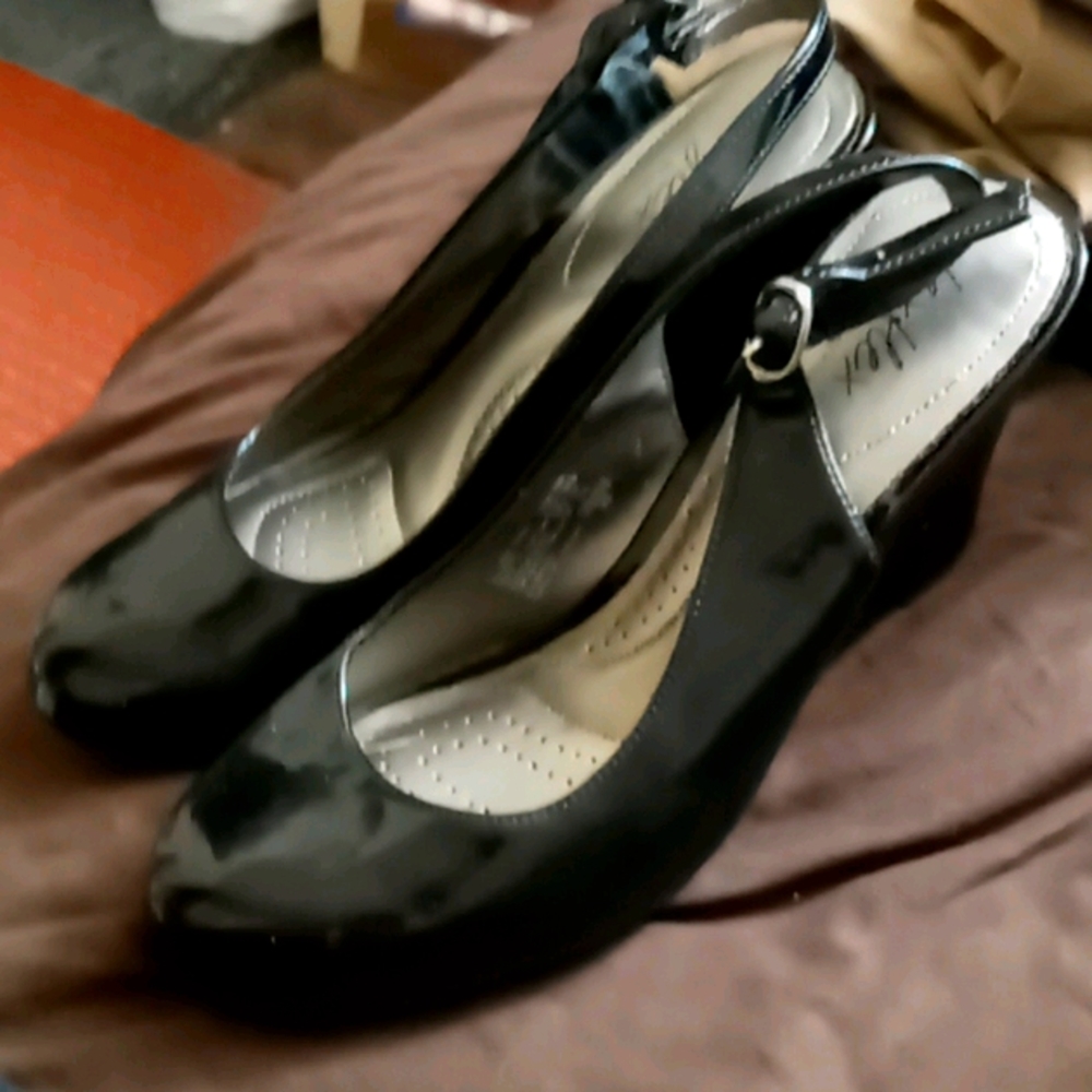 Black wedge pumps